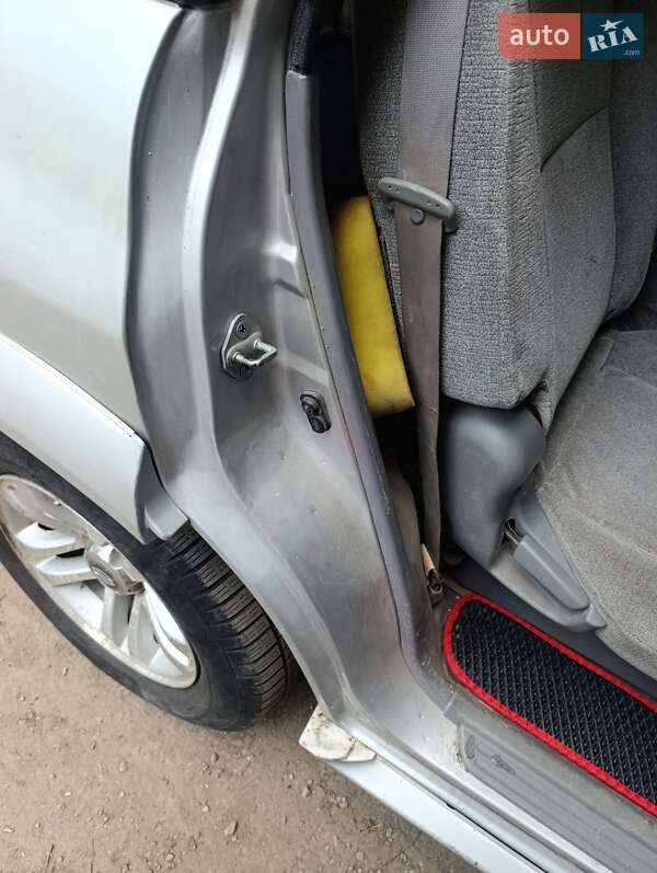 Внедорожник / Кроссовер Suzuki Grand Vitara 2003 в Днепре фото 12 Внедорожник / Кроссовер Suzuki Grand Vitara 2003 в Днепре