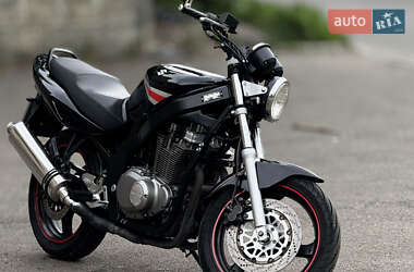Мотоцикл Без обтікачів (Naked bike) Suzuki GS 500 2005 в 