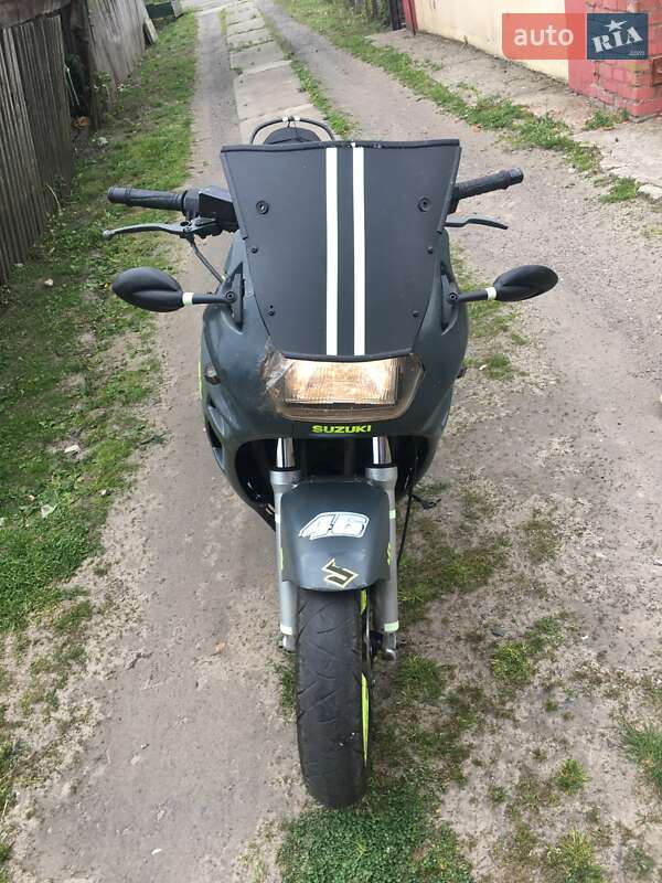 Мотоцикл Спорт-туризм Suzuki GSR 250 1995 в Киверцах