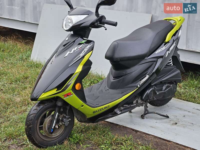 Максі-скутер Suzuki GSR 250 2010 в 