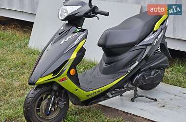 Максі-скутер Suzuki GSR 250 2010 в 