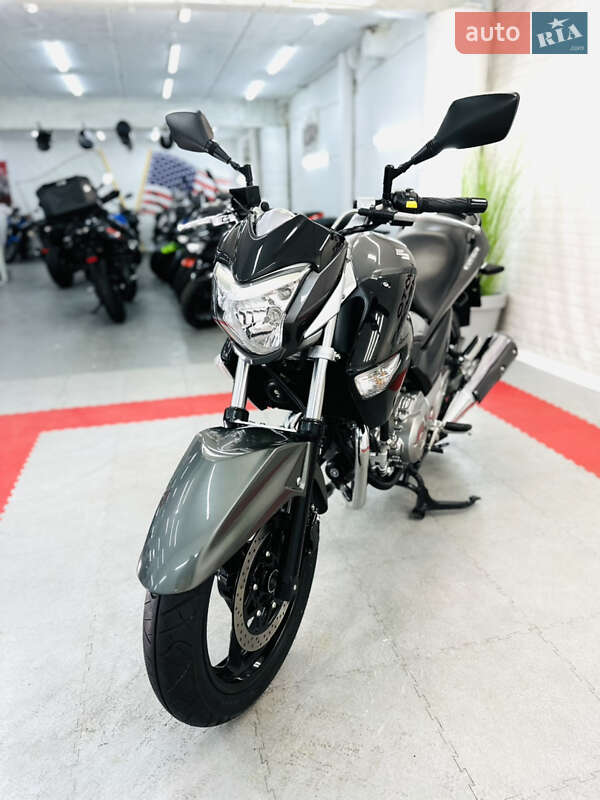 Спортбайк Suzuki GSR 250 2013 в Одессе