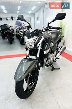 Спортбайк Suzuki GSR 250 2013 в 