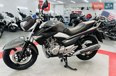 Спортбайк Suzuki GSR 250 2013 в 