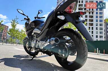 Мотоцикл Без обтекателей (Naked bike) Suzuki GSR 250 2016 в 
