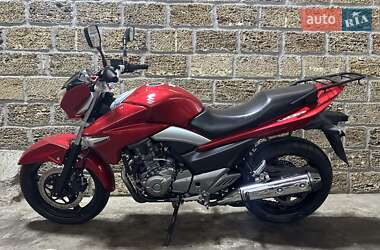Мотоцикл Без обтекателей (Naked bike) Suzuki GSR 250 2012 в 