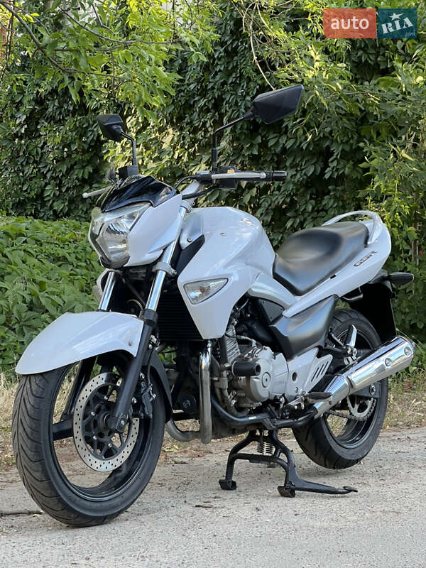 Мотоцикл Без обтекателей (Naked bike) Suzuki GSR 250 2015 в Киеве