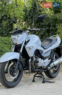 Мотоцикл Без обтекателей (Naked bike) Suzuki GSR 250 2015 в 