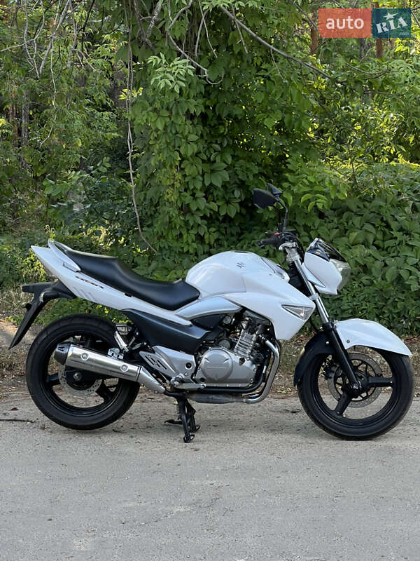 Мотоцикл Без обтекателей (Naked bike) Suzuki GSR 250 2015 в Киеве
