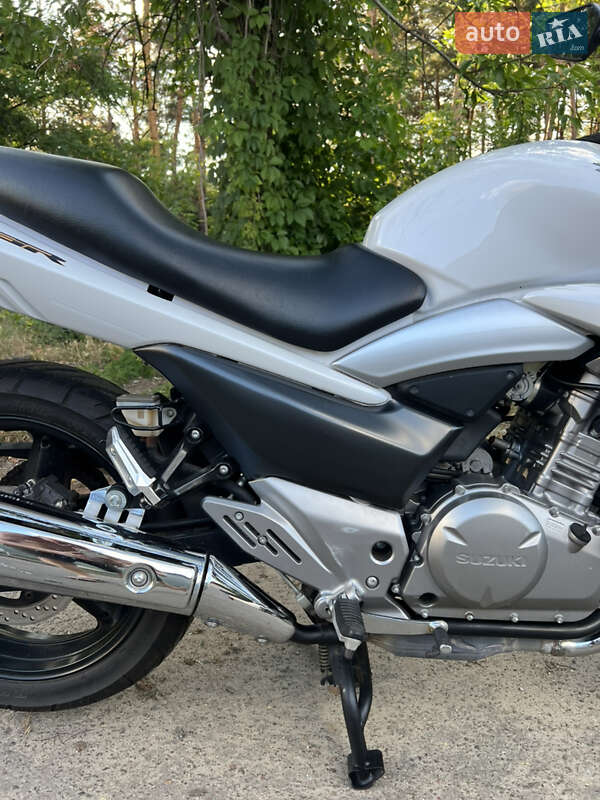 Мотоцикл Без обтекателей (Naked bike) Suzuki GSR 250 2015 в Киеве