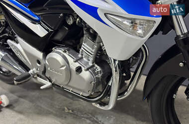 Мотоцикл Без обтекателей (Naked bike) Suzuki GSR 250 2016 в 