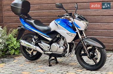 Мотоцикл Классік Suzuki GSR 250 2016 в 