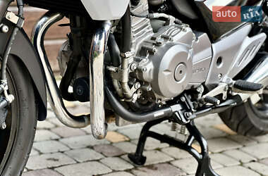 Мотоцикл Классік Suzuki GSR 250 2016 в 