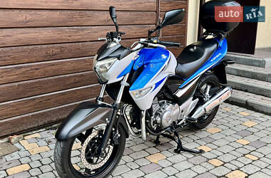 Мотоцикл Классік Suzuki GSR 250 2016 в 