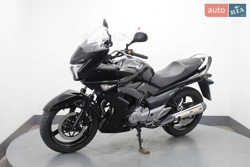 Мотоцикл Спорт-туризм Suzuki GSR 250 2016 в Гнивани