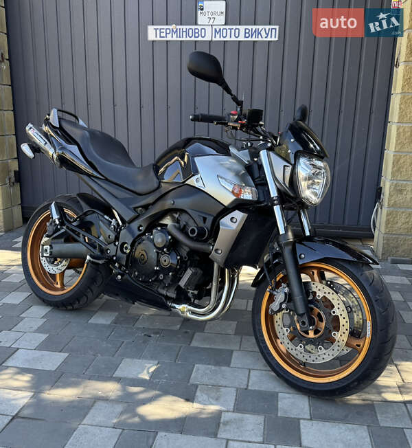 Suzuki GSR 400 2010