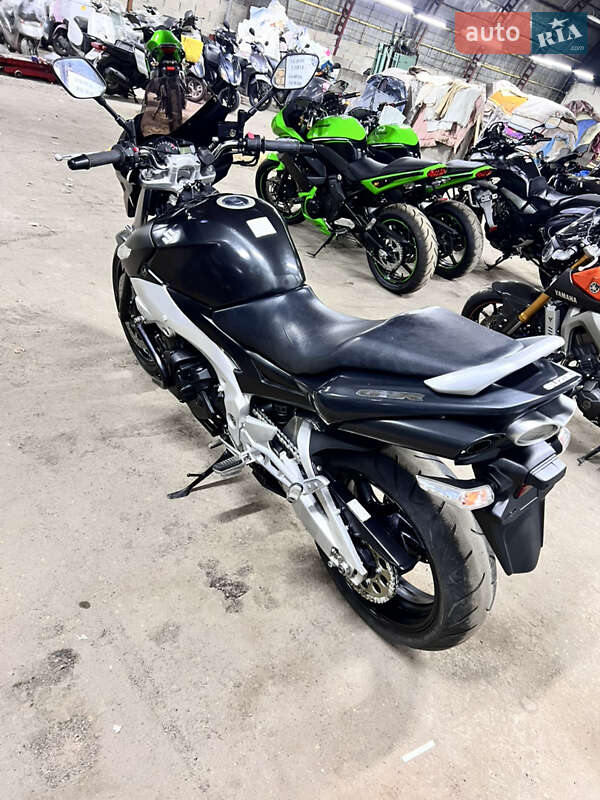 Мотоцикл Без обтекателей (Naked bike) Suzuki GSR 400 2008 в Житомире фото 5 Мотоцикл Без обтекателей (Naked bike) Suzuki GSR 400 2008 в Житомире