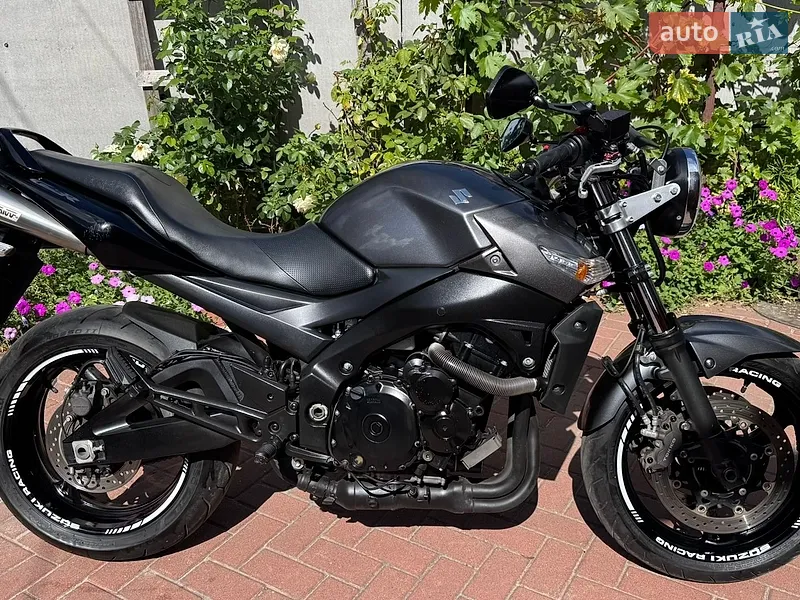 Suzuki GSR 400 2013