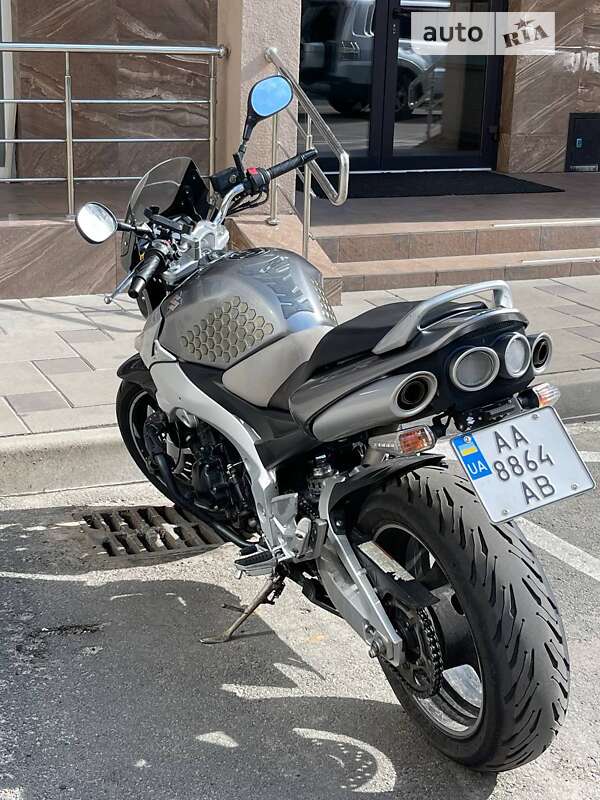 Обзор мотоцикла Suzuki GSR 600