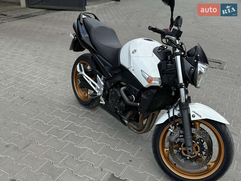 Suzuki GSR 600 2010