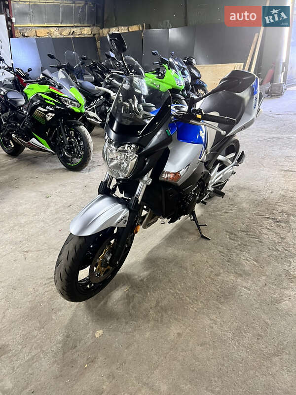 Suzuki GSR 600 2010