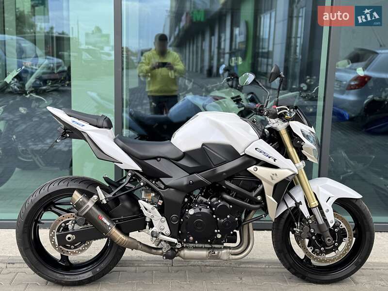Suzuki GSR 750 2011