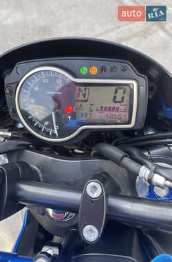 Мотоцикл Классік Suzuki GSR 750 2014 в 