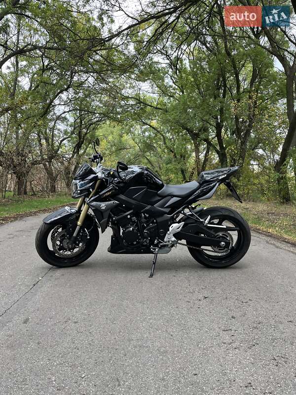 Спортбайк Suzuki GSR 750 2012 в Запорожье фото Спортбайк Suzuki GSR 750 2012 в Запорожье