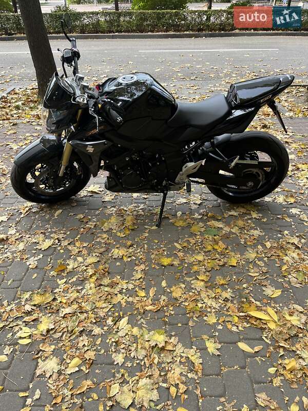 Спортбайк Suzuki GSR 750 2012 в Запорожье фото 10 Спортбайк Suzuki GSR 750 2012 в Запорожье