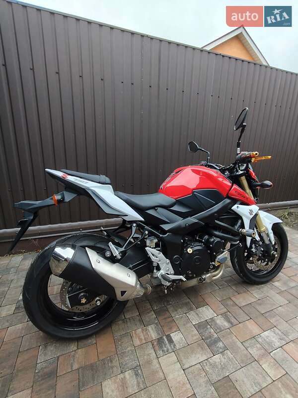Мотоцикл Без обтекателей (Naked bike) Suzuki GSR 750 2016 в Белогородке фото 10 Мотоцикл Без обтекателей (Naked bike) Suzuki GSR 750 2016 в Белогородке