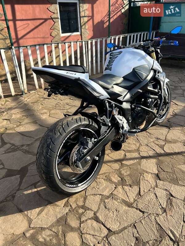 Мотоцикл Без обтекателей (Naked bike) Suzuki GSR 750 2012 в Харькове фото 13 Мотоцикл Без обтекателей (Naked bike) Suzuki GSR 750 2012 в Харькове