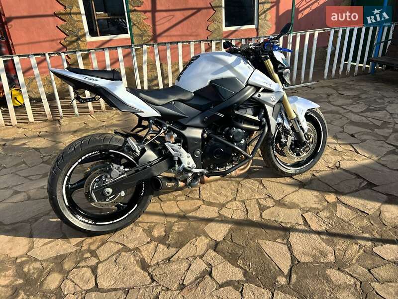 Мотоцикл Без обтекателей (Naked bike) Suzuki GSR 750 2012 в Харькове фото 15 Мотоцикл Без обтекателей (Naked bike) Suzuki GSR 750 2012 в Харькове