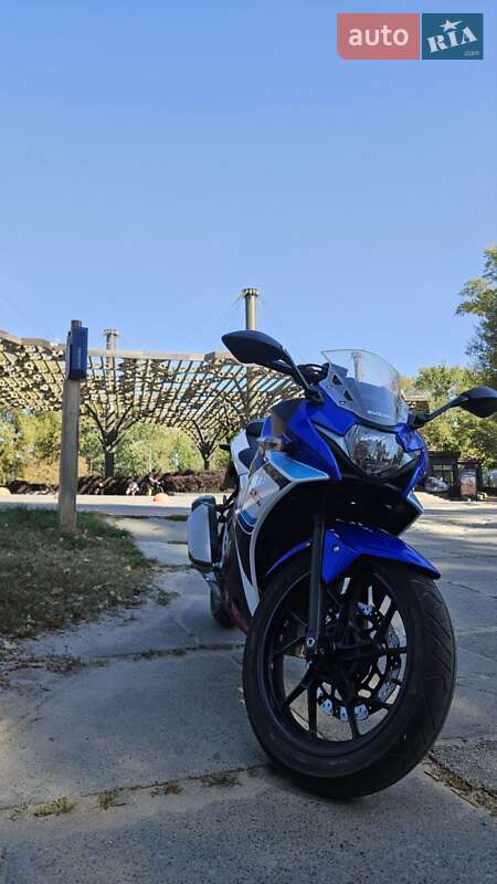 Suzuki GSX 250R 2017