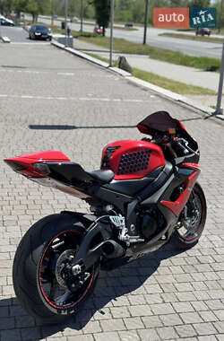Спортбайк Suzuki GSX-R 1000 2006 в 