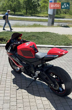 Спортбайк Suzuki GSX-R 1000 2006 в 
