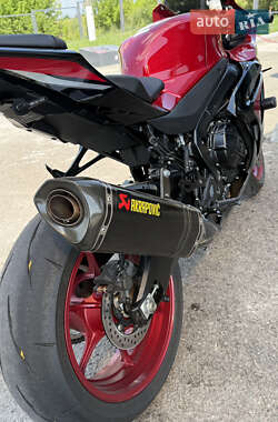 Спортбайк Suzuki GSX-R 1000 2025 в 