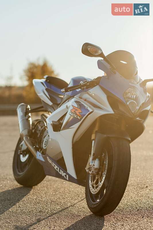 Спортбайк Suzuki GSX-R 1000 2008 в 