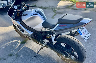 Спортбайк Suzuki GSX-R 1000 2004 в 