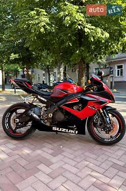 Спортбайк Suzuki GSX-R 1000 2006 в 