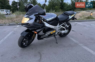 Спортбайк Suzuki GSX-R 1000 2002 в 