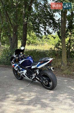 Спортбайк Suzuki GSX-R 1000 2004 в 