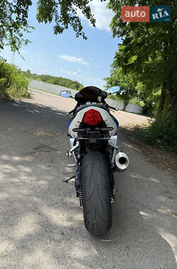 Спортбайк Suzuki GSX-R 1000 2004 в 