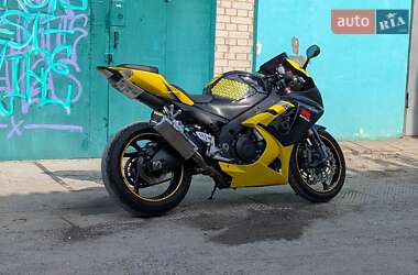 Спортбайк Suzuki GSX-R 1000 2008 в 