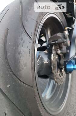 Спортбайк Suzuki GSX-R 600 2012 в 
