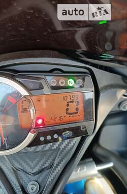 Спортбайк Suzuki GSX-R 600 2012 в 