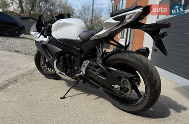 Спортбайк Suzuki GSX-R 600 2023 в 