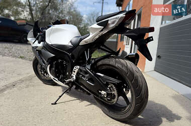 Спортбайк Suzuki GSX-R 600 2023 в 