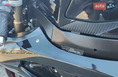 Спортбайк Suzuki GSX-R 600 2010 в 