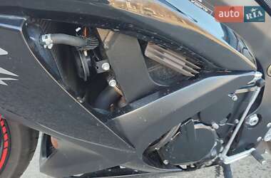 Спортбайк Suzuki GSX-R 600 2010 в 