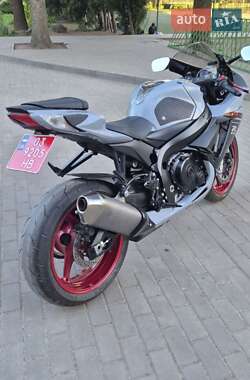 Спортбайк Suzuki GSX-R 600 2023 в 